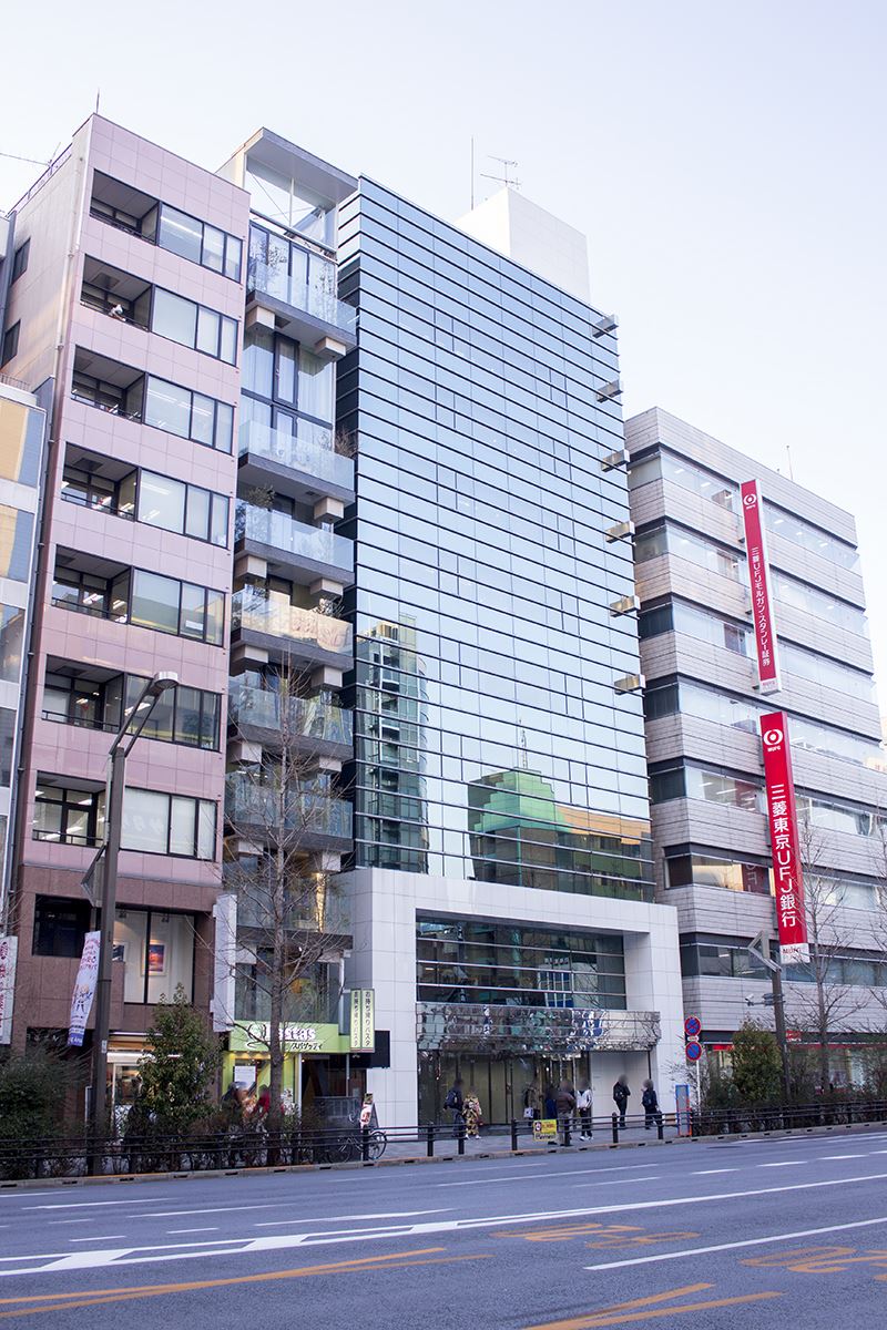 イベント会場は中央通りと蔵前橋通りの交差点付近にあるアキバCOビルの1階。三菱東京UFJ銀行・秋葉原支店の隣だ。