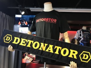 人気チーム「DETONATOR」のタオルとユニフォーム