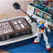 ガンプラ生誕35周年のお祝いケーキが登場！ HGUC「ガンダム」とスプーン＆フォークを模した武器も付属